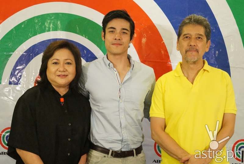 (L to R) Star Creatives head Malou Santos, Xian Lim, and Star Magic consultant Johny Manahan