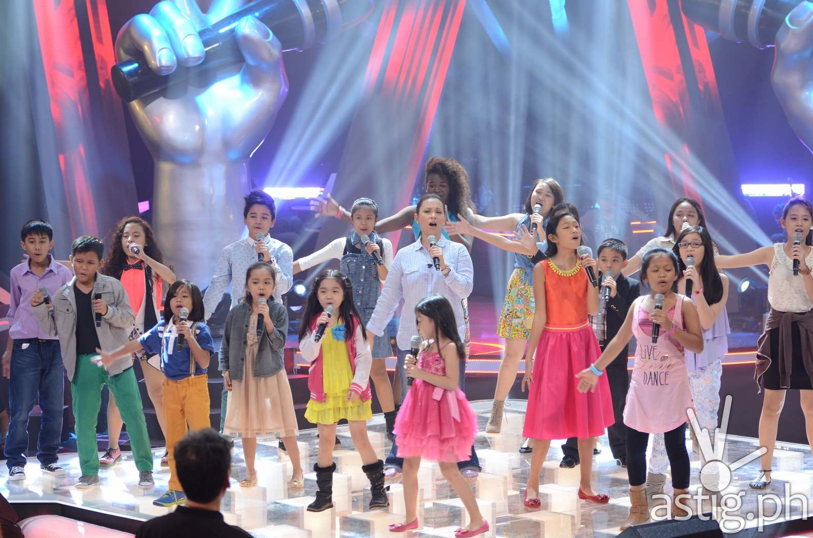 Lea Salonga with her young artists in 'The Voice Kids'
