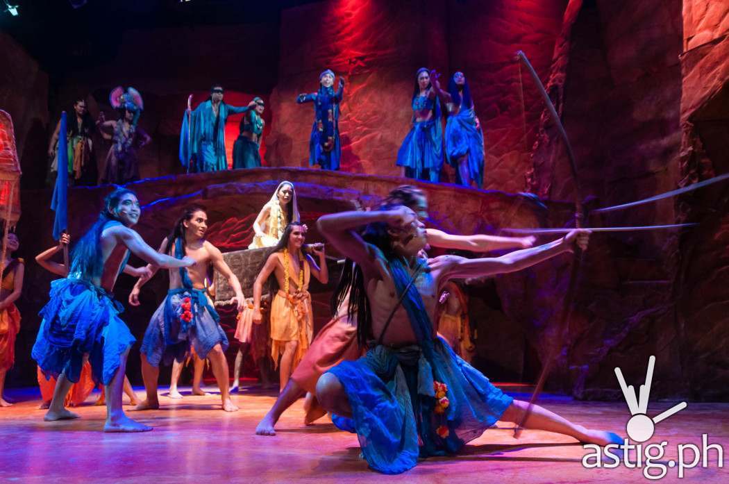 The two houses fight for the hand of the beautiful princess Draupadi