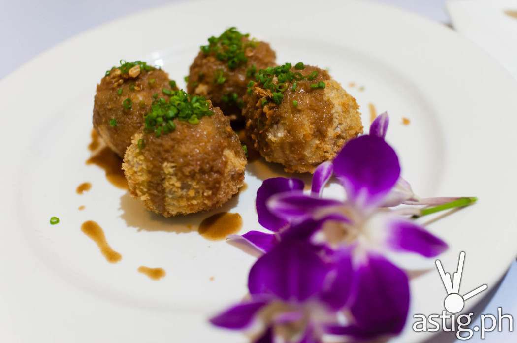 Balut in red wine sauce (180 PHP)