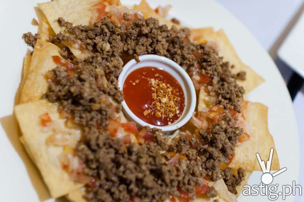 Asian style nachos with salsa and Thai chili sauce (200 PHP)