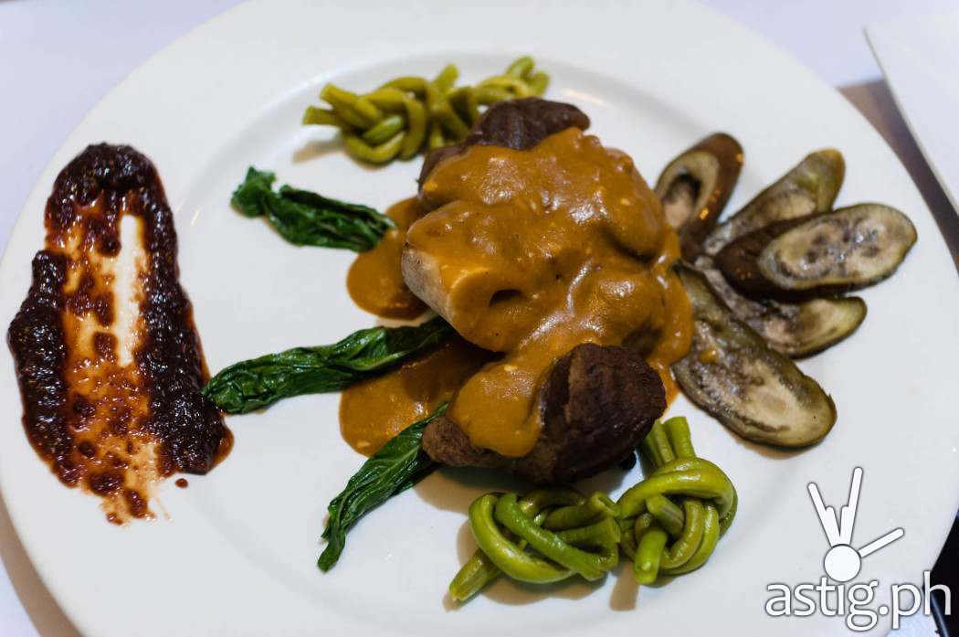 Osso bucco kare-kare (230 PHP)