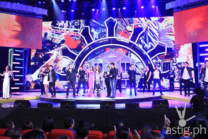 Toni, Bianca, John, and Robi with Sam MIlby, Tutti Caringal, and the PBB All In ex-housemates