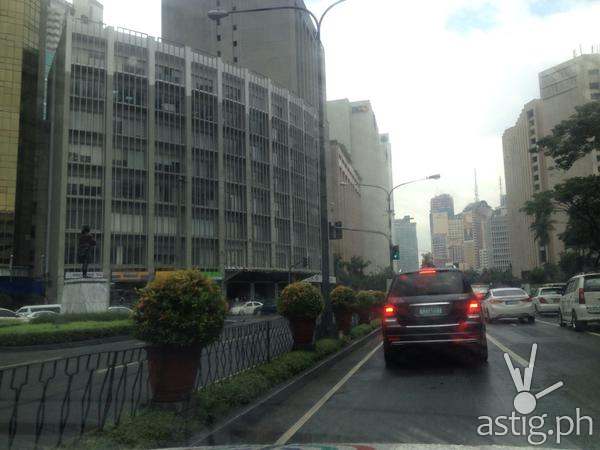 Traffic was reopened when no bomb was found (via Dennis Cabral Datu)