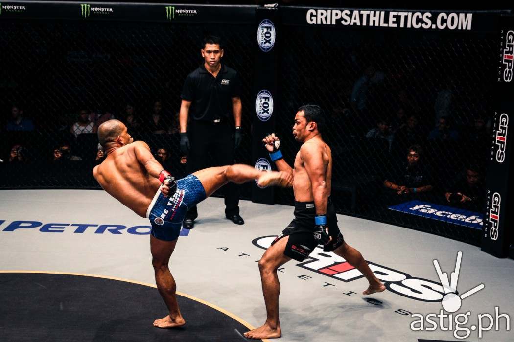 Dejdamrong Sor Amnuaysirichoke (Thailand) vs Rene Catalan (Philippiines)