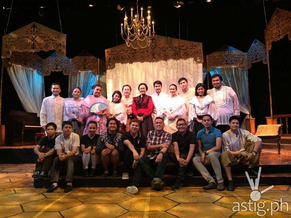 Tuxqs Rutaquio, Shamaine Buencamino, Arnold Reyes, and the cast and crew of Juego de Peligro (source: Tanghalang Pilipino Facebook page)