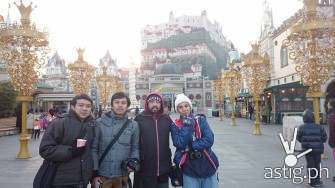 At Everland. (from left most) Joe Ledesma, Glenn Pamfilo, Raymund Sanchez, & founder of Astig himself Dennison Uy :-)