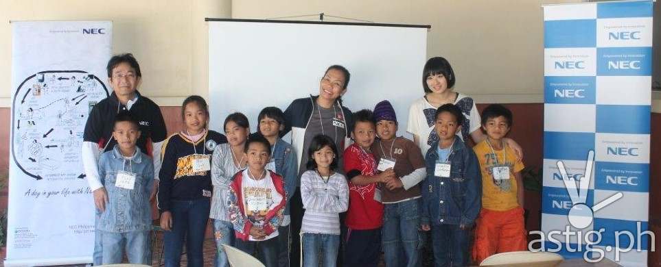 L-R: Minoru Hirose, Director NEC Telecom Software Philippines. Inc.(left) and Agnes Gervacio, President NEC Philippines Inc. (center) with Cordillera Green Network youth