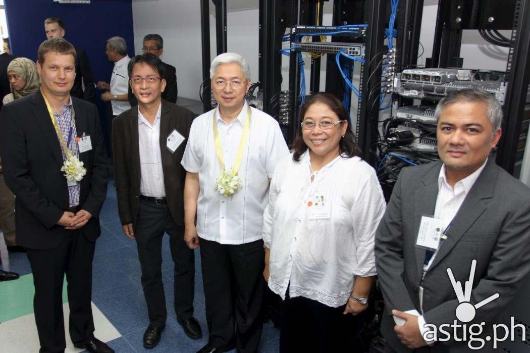 UP and Nokia officials inside the new lab