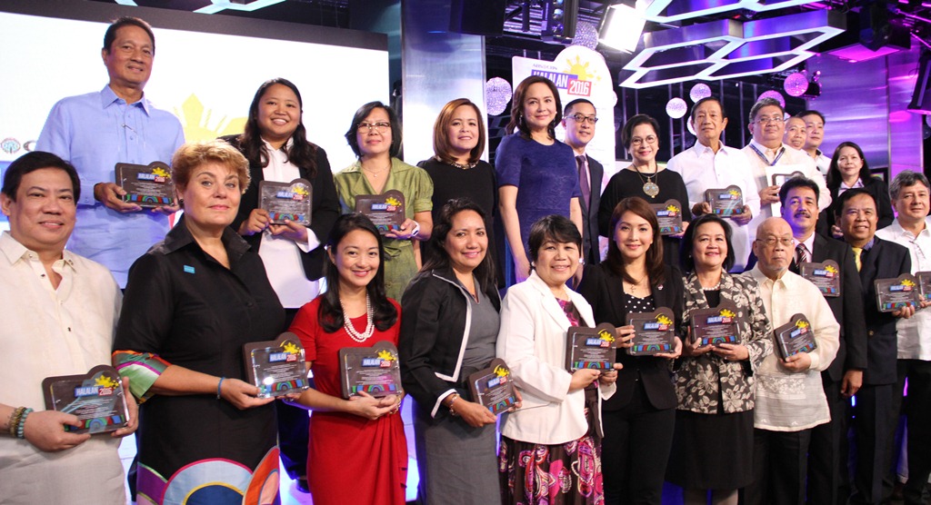 ABS-CBN News head Ging Reyes, president and CEO Charo Santos-Concio, and COO Carlo Katigbak, and more