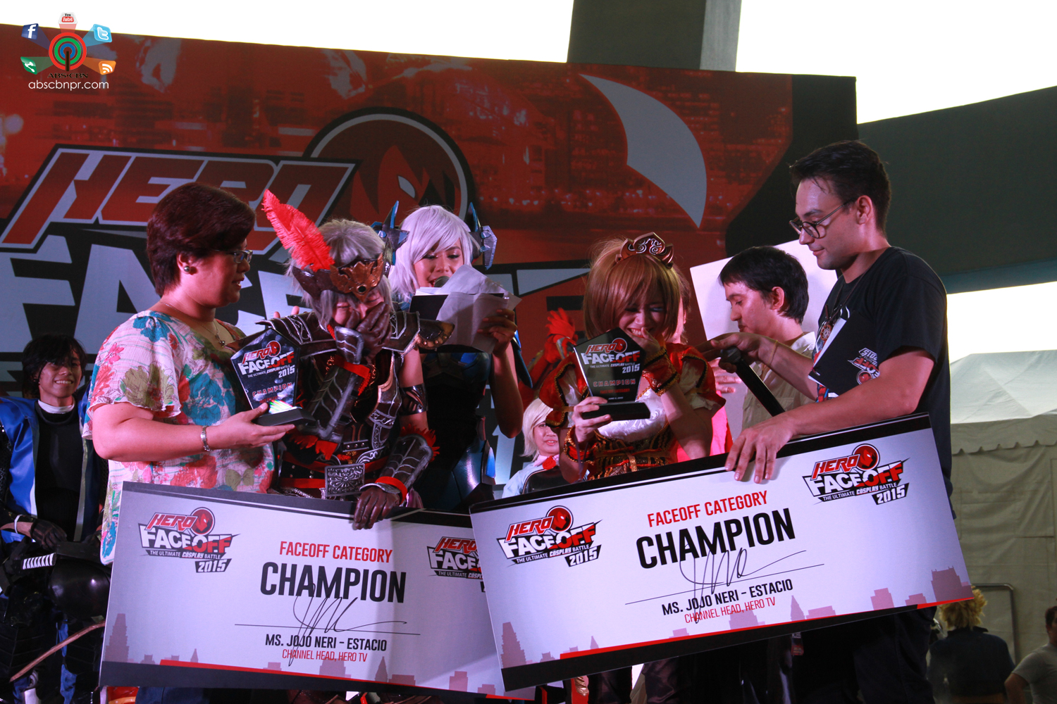 Hero TV channel head Ms Jojo Estacio awards the grand prize to Team XO members Sarah Jane De Ocampo and Jennifer Ong as hosts Dino Imperial and Myrtle Sarrosa look on