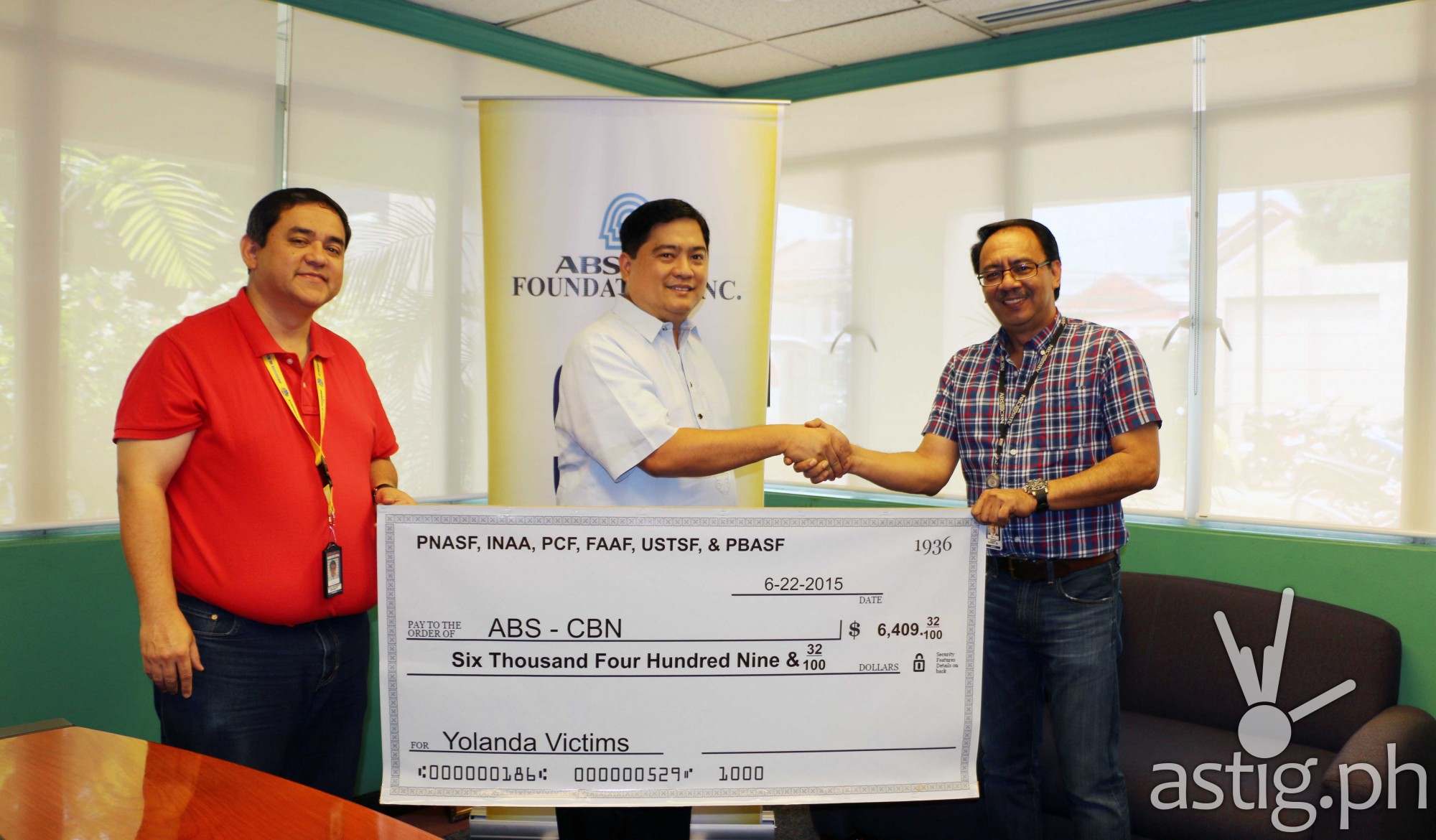 District 2, Pasay City Councilor Allan T. Panaligan shakes hands with Sagip Kapamilya Program Director Higino T. Dungo , Jr. with Jerry O. Bennett, head of ABS-CBN's Integrated Public Service