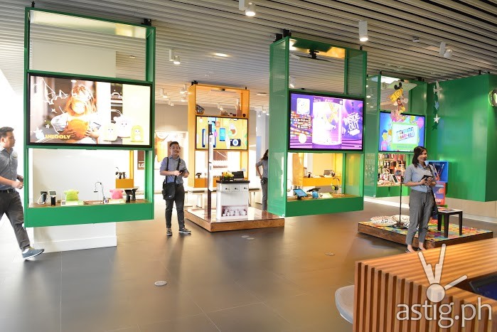 Globe store employees warmly welcomes the guests on the second floor of the new GEN3 store