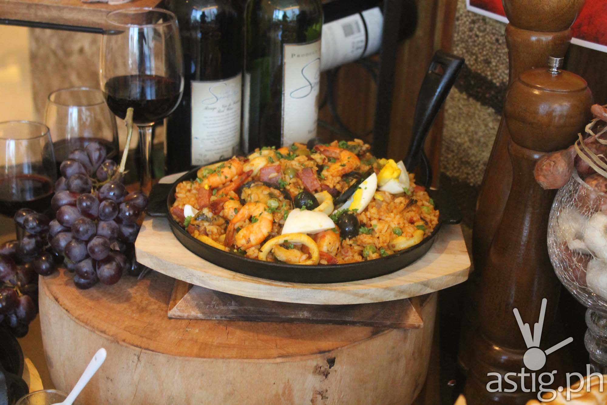 Paella at Cocido de España's Firefly View