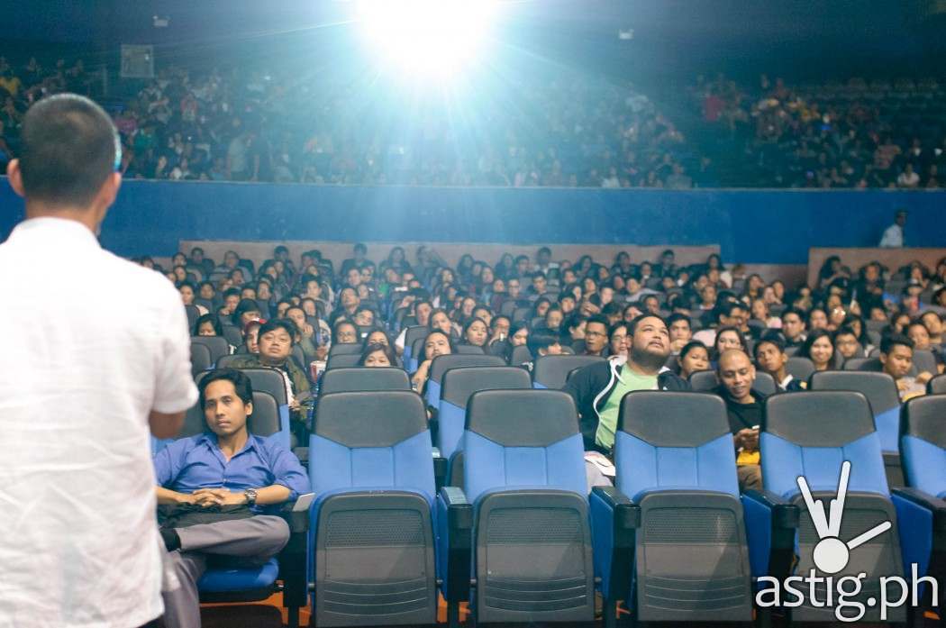 Host Chris Bacula addresses the audience at the Star Wars: The Force Awakens screening by Golden Ticket