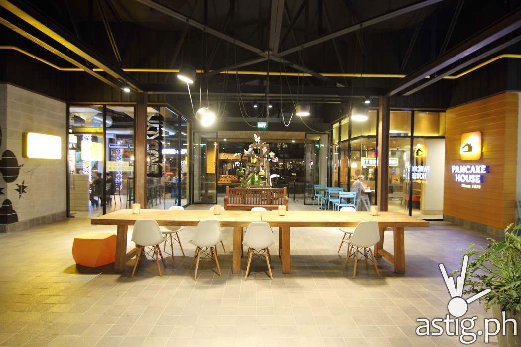 An even more interesting feature of Burgos Eats is the freedom and the flexibility that diners can enjoy within the shared space. Wherever they may be in any of the five MGi stores at the venue, customers can order whatever they want from all five restaurants without having to physically move from one store to the next. An example would be ordering a smoothie from Jamba Juice without leaving the table in Pancake House—an innovative approach that gives diners the chance to experience the diversity of dining experiences that MGI offers.