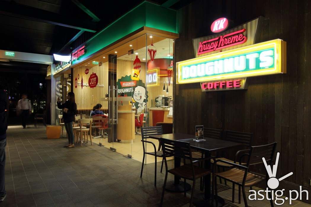 Krispy Kreme in Burgos Eats is designed to be simple, convenient, and straightforward. Part of this convenience is the drive-through facility that allows customers on-the-go to get a serving of their joyful sweetness Krispy Kreme treats without having to park and line-up in the store.