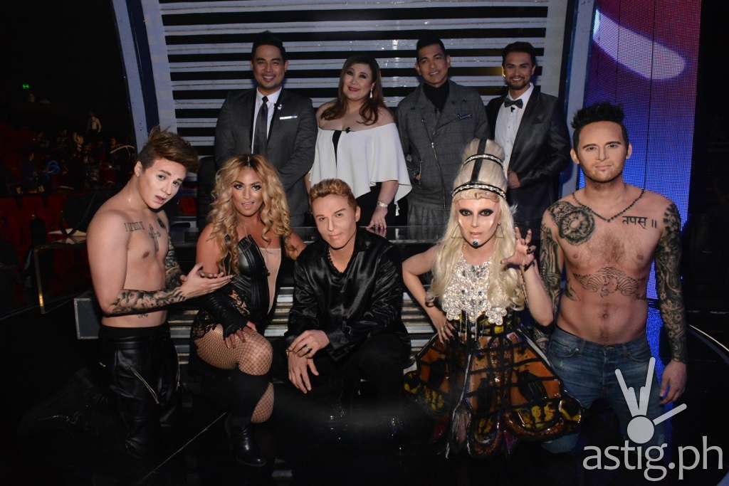 Your Face Sounds Familiar Final 5 Sam, Denise, Kean, KZ, and Michael with jurors Jed, Sharon, Gary, and host Billy