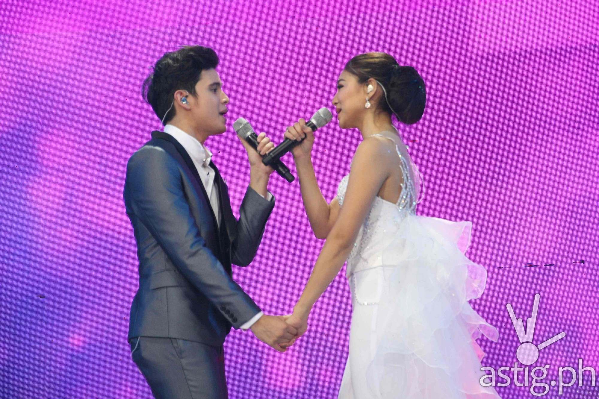 James Reid and Nadine Lustre JaDine Concert