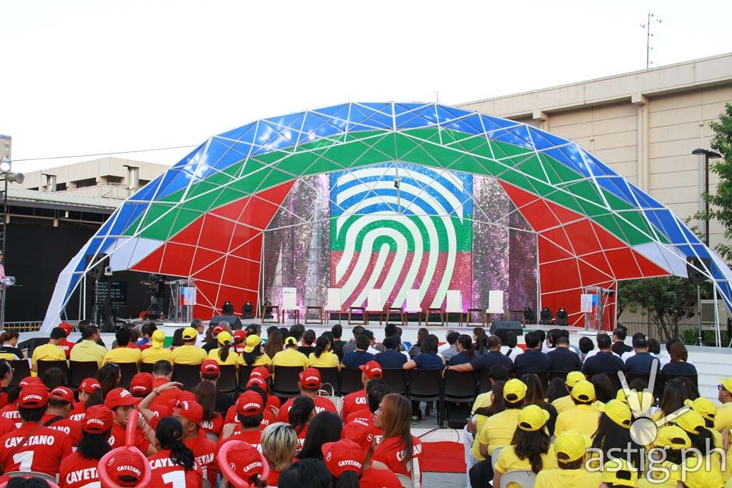 ABS-CBN's Harapan ng Bise debate gathered the supporters of VP candidates Sen. Trillanes, Sen. Escudero, Sen. Cayetano, and Rep. Robredo
