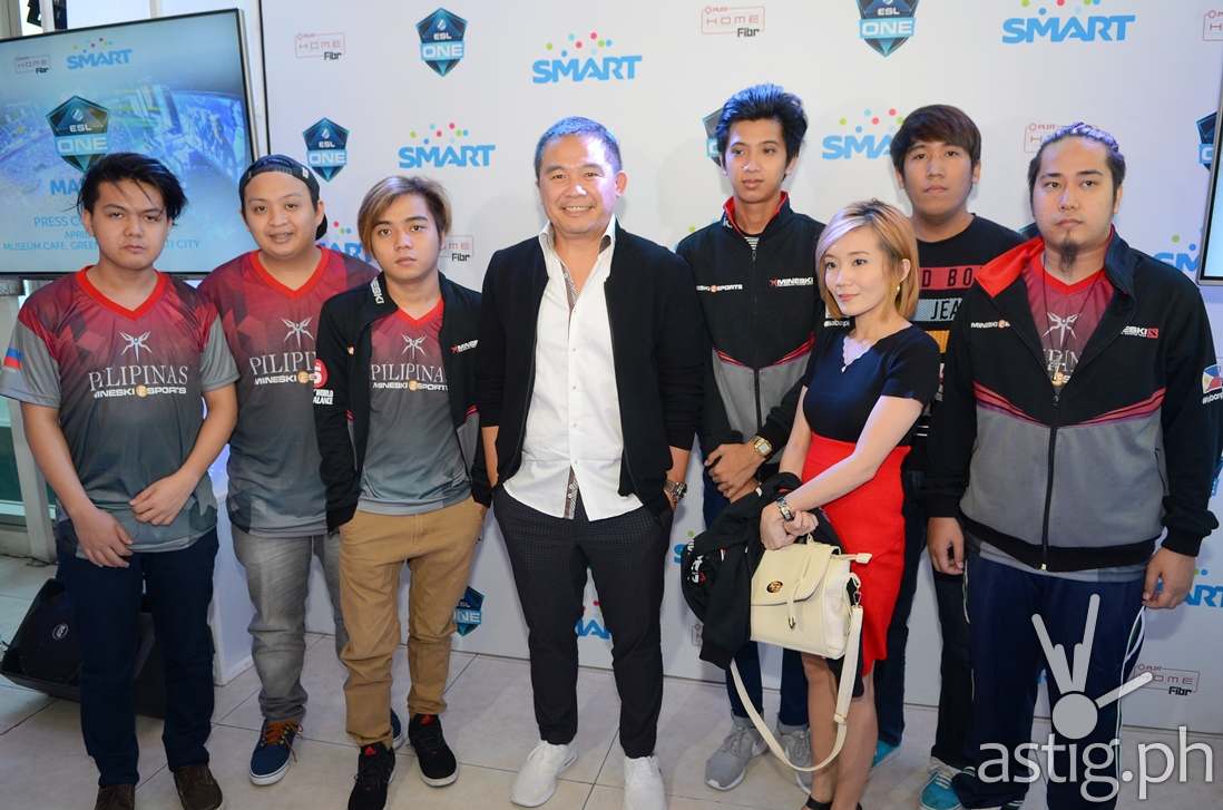 ESL One Manila Digital5 Head Chot Reyes with Team Mineski.Sports5, the PH representative to ESL One Manila 2016