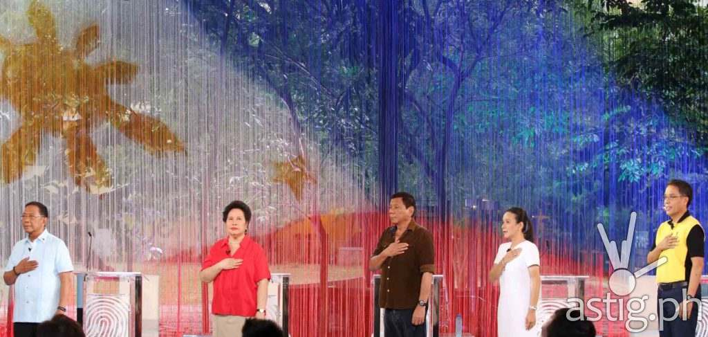 The five presidentiables (L-R) VP Jejomar Binay, Senator Meriam Defensor Santiago, Mayor Rodrigo Duterte, Senator Grace Poe and Mar Roxas, sings the Philippine NAtional Anthem after they were introduced before the start of the Pilipinas Debate 2016 at the Phinam University of Pangasinan in Dagupan City, April 24, 2016. (Photo by Mark Balmores, Manila Bulletin)