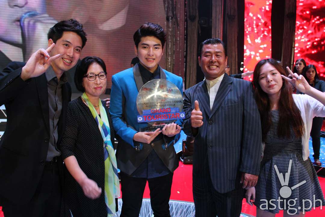 Yohan Hwang and his family