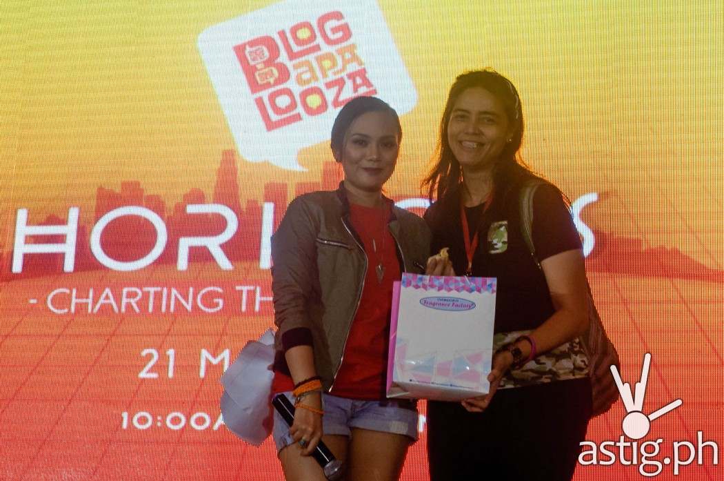Mars Callo of ASTIG.PH with Vannah Pacis of Jam 88.3 at Blogapalooza 2016