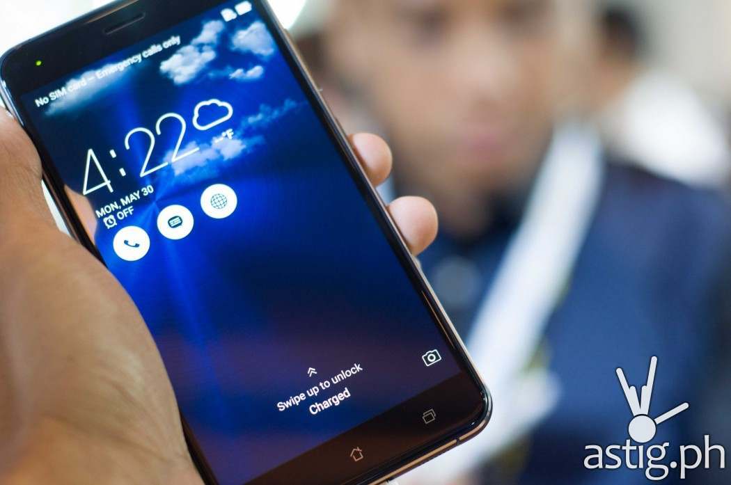 ZenFone 3 has a 5.5 inch full HD screen with ultra thin 2.1mm bezel