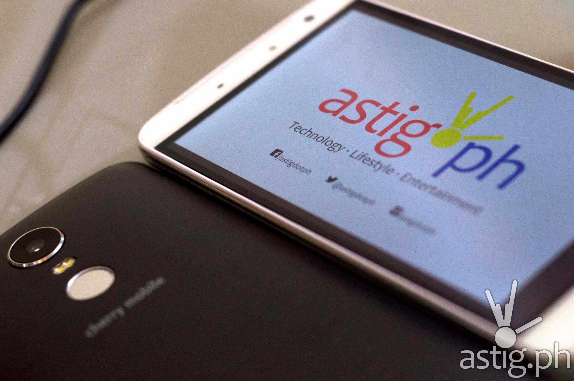 Cherry Mobile M1 is available in black and white