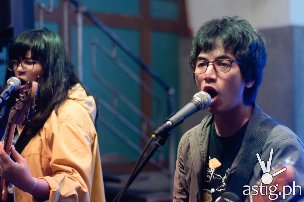 Flamingo band opens the night with an electrical performance