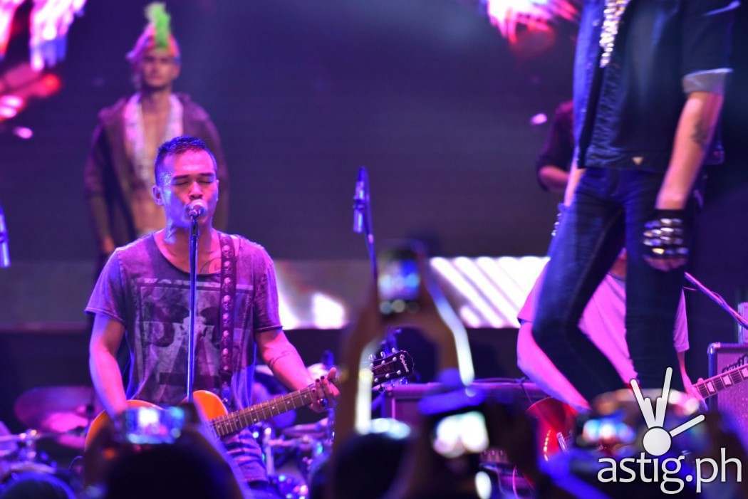 Kjwan's Marc Abaya sings as the models walk the runway.