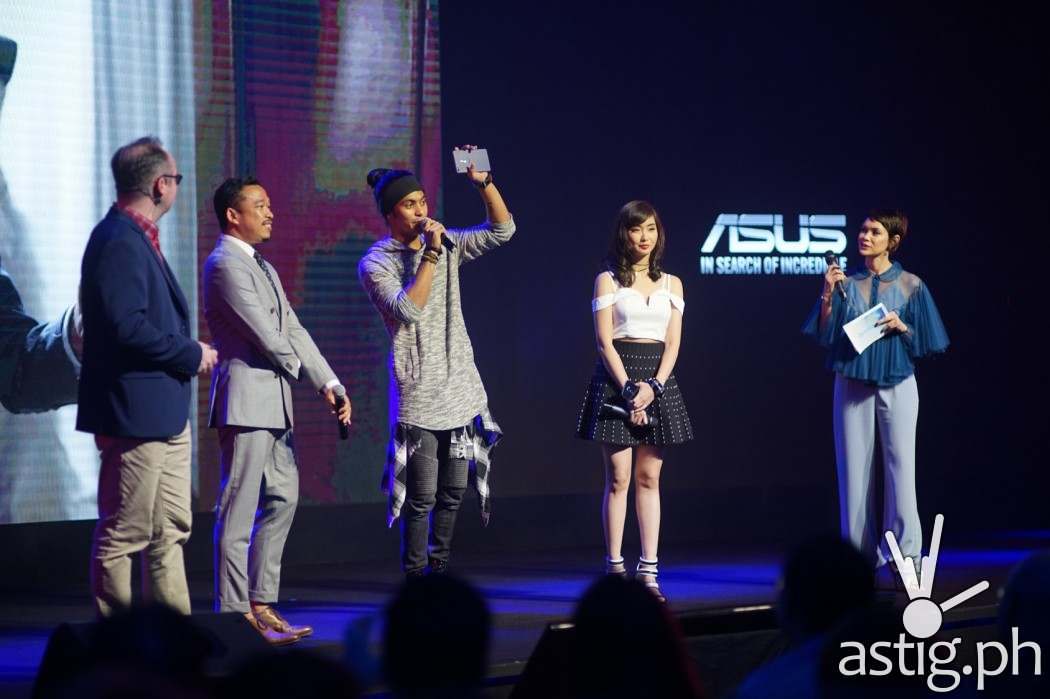 Ultimate entertainer and performer, Gab Valenciano tells the crowd how amazing the new Zenfone 3 Ultra is