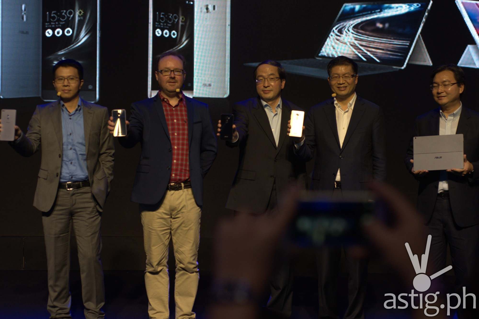 ASUS CEO Jerry Shen and execs showcase the new ZenFone 3 and ZenBook 3 series of mobile devices