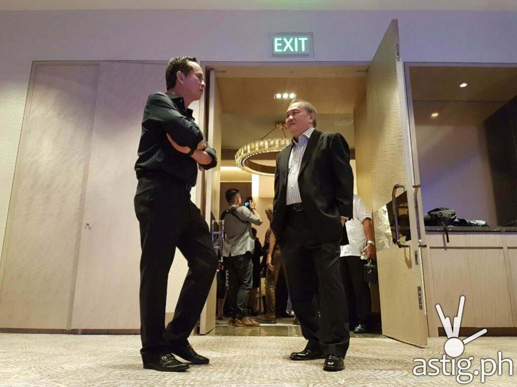 ABS CBN Chairman Eugenio Gabby Lopez III and PLDT and Smart Chairman Manuel V. Pangilinan led the signing of the partnership of PLDT Home and Smart Communications with ABS-CBN for iWant TV