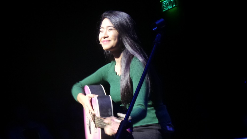 Sa Pagitan ng Tayo Ba at Hindi Na by Rain Gutierrez