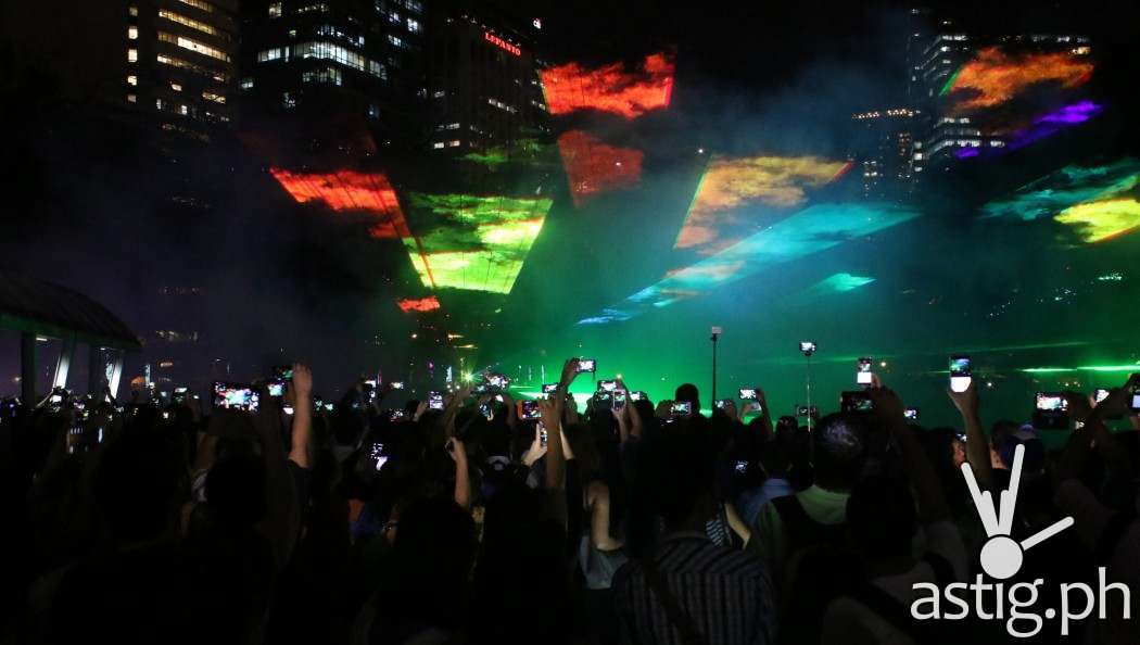 Witness the 3 themes--Christmas Fiesta, Classic and Epic Christmas, and Sweet and Magical Christmas this year at the world-class Festival of Lights daily from November 15 to January 8, 2017, every 30 minutes from 6PM to 10PM. 