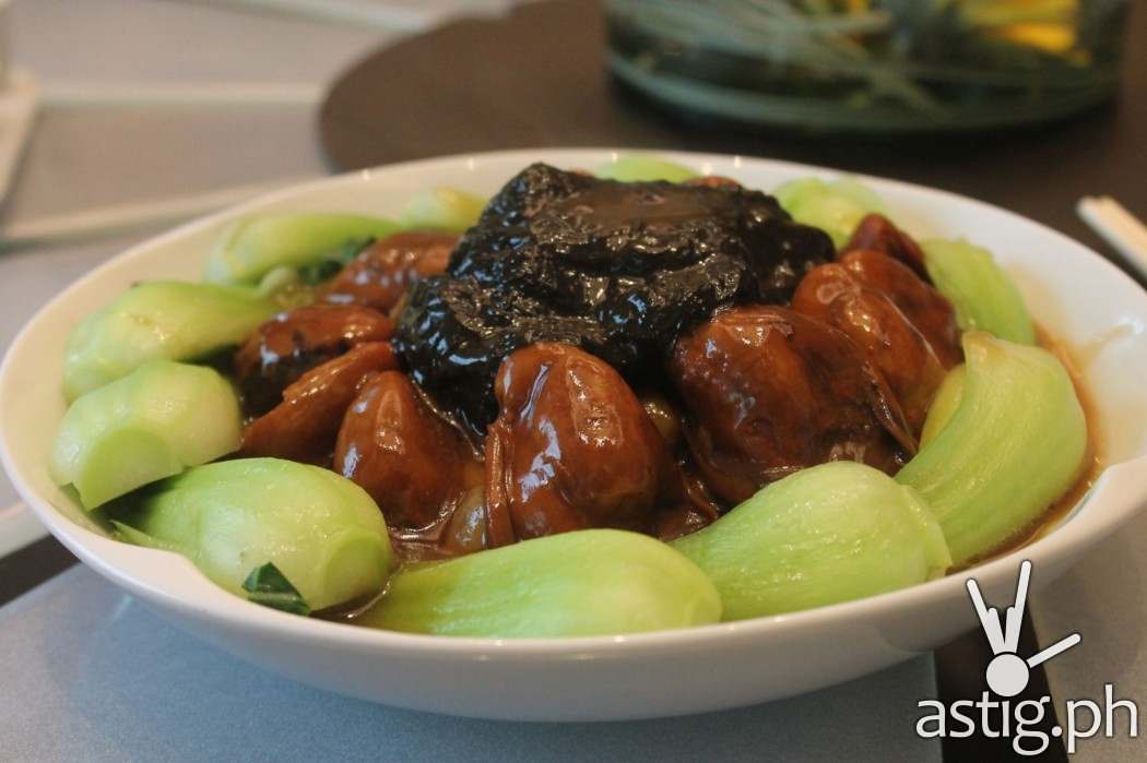 Braised dried oyster with garlic and vegetables - Man Ho Chinese restaurant