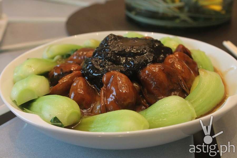 Braised dried oyster with garlic and vegetables