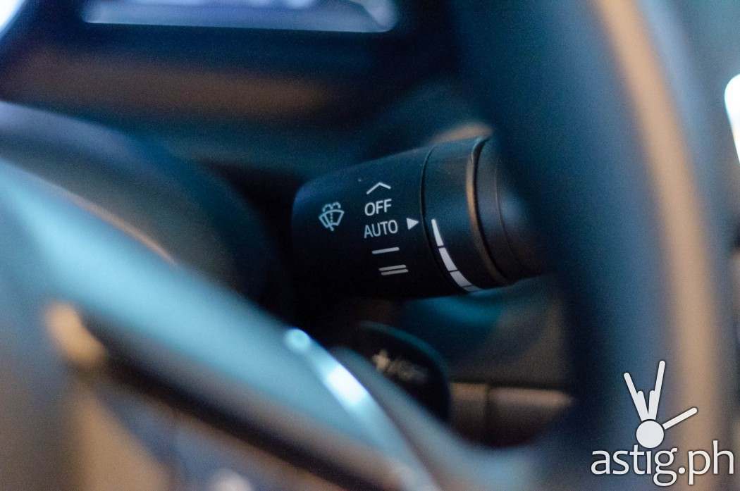 Rain sensors will automatically activate and control the speed of the windshield wipers - Mazda3 2.0 Sedan 2017 Skyactiv-R
