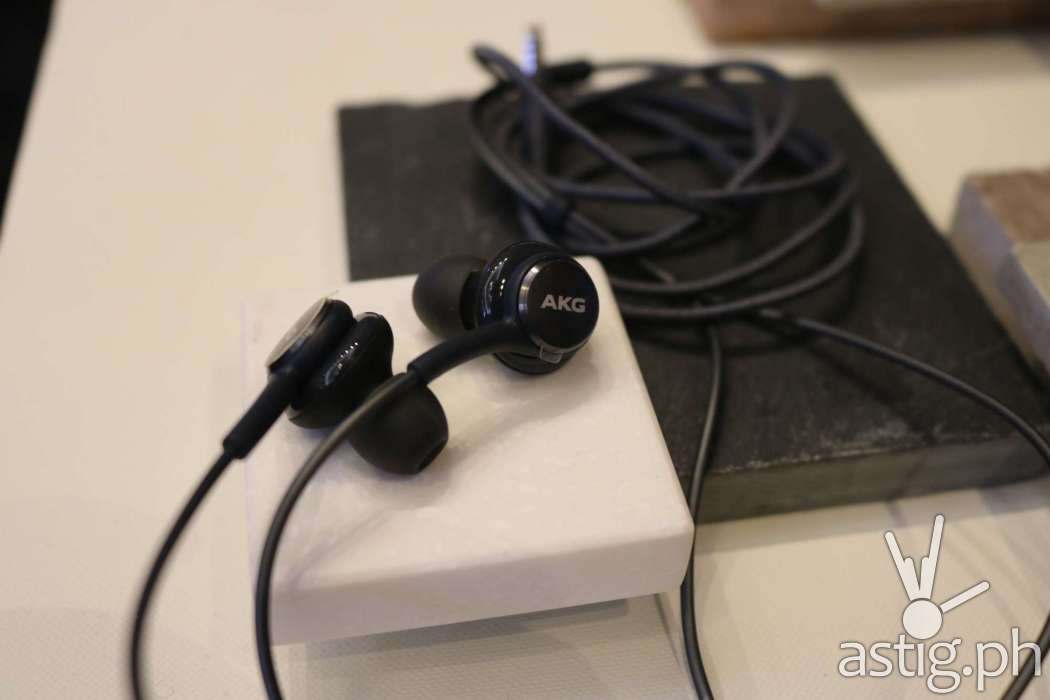 The Samsung Galaxy S8 and S8 Plus comes with AKG Harman Kardon branded earphones