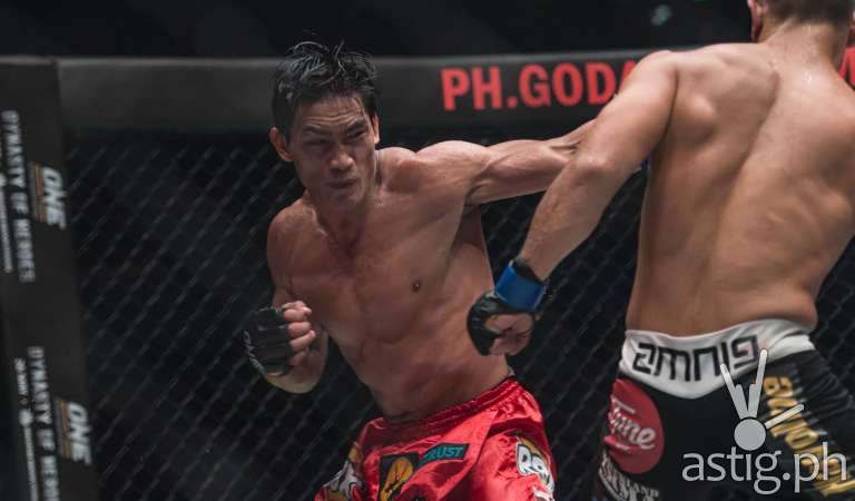 Eduard Folayang retains lightweight title