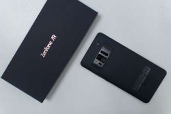 ASUS Zenfone AR back with box
