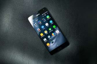 ASUS Zenfone AR front showing apps