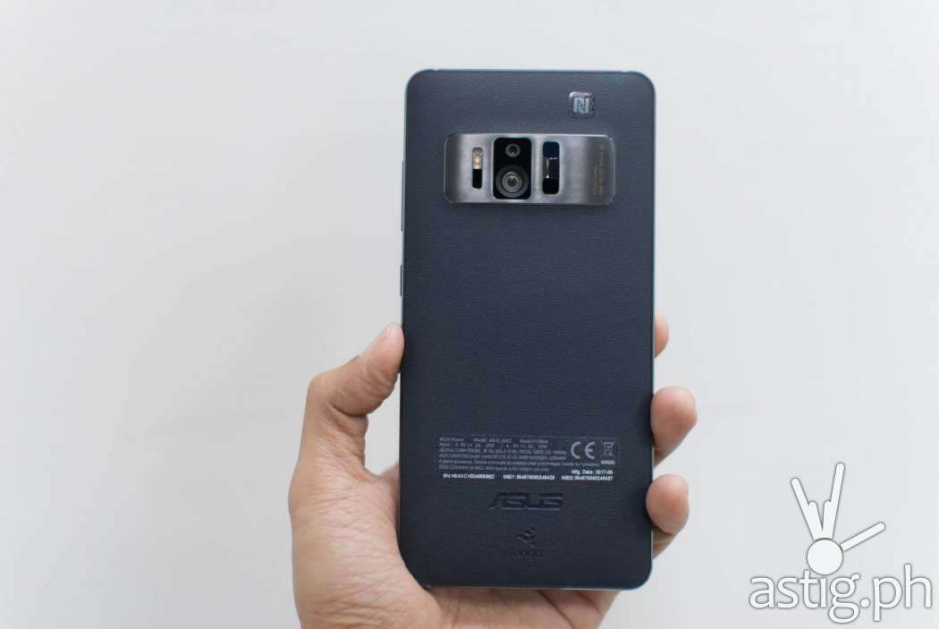 ASUS Zenfone AR - handheld