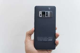 ASUS Zenfone AR - handheld