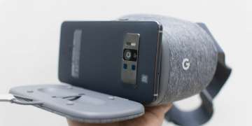 ASUS Zenfone AR with Google Daydream View headset