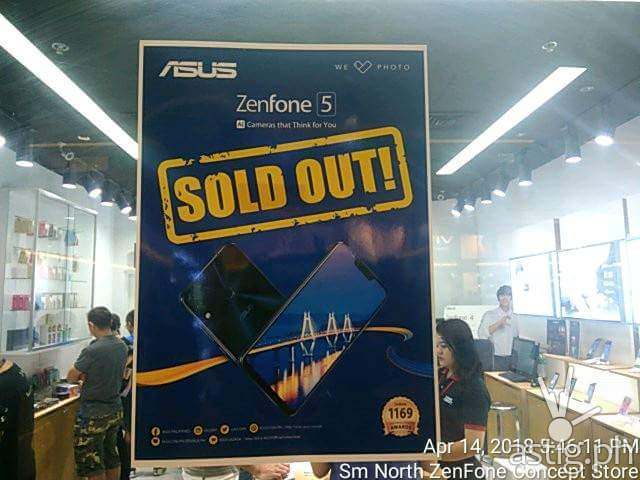 Zenfone 5 sold out sign at an ASUS store in SM North EDSA