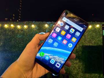 OPPO F7 Youth - front handheld