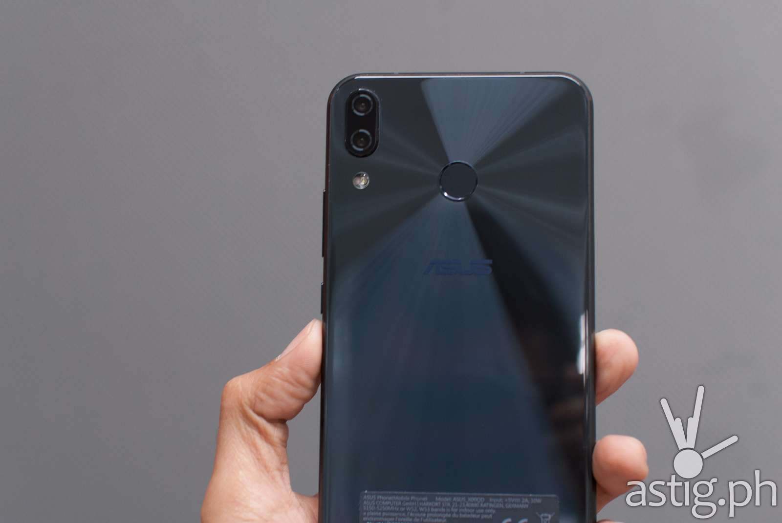Zenfone 5 back - dual camera, fingerprint scanner
